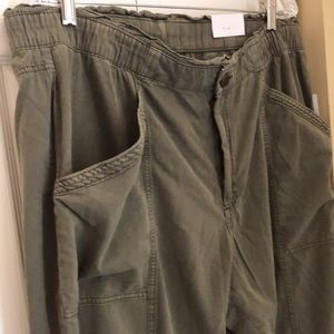 🆕 Old Navy Olive stretch waist front zip braided detailed comfy pocket pants
